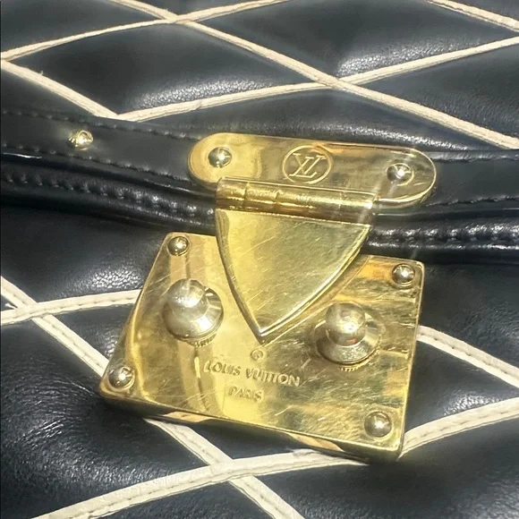 Louis Vuitton - Picture 2 of 8